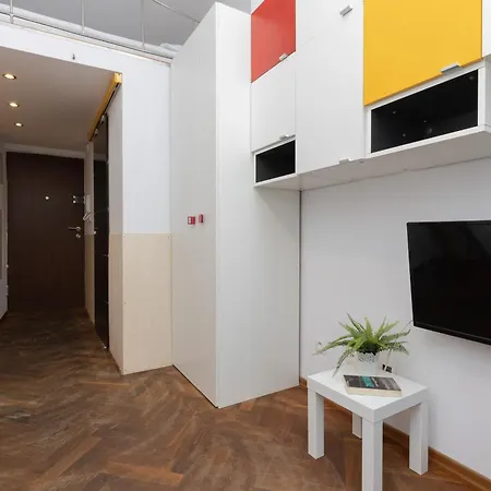 Apartment Cozy For 3 Guests Near Centrum Praskie Koneser By Renters