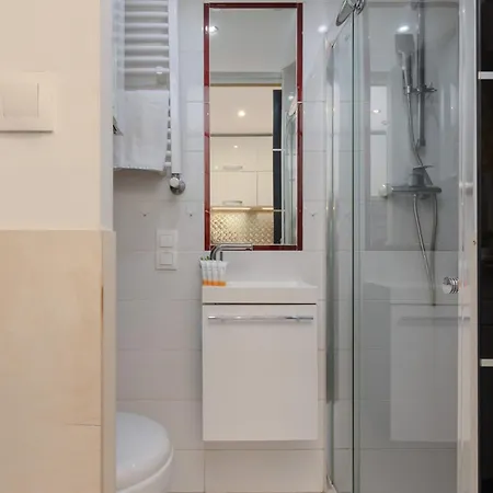 Cozy For 3 Guests Near Centrum Praskie Koneser By Renters Appartamento *