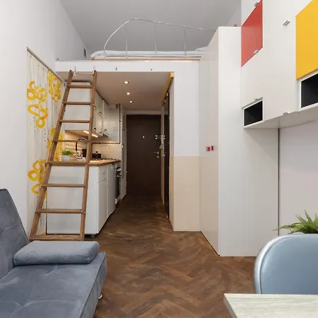 Cozy For 3 Guests Near Centrum Praskie Koneser By Renters Апартаменты *