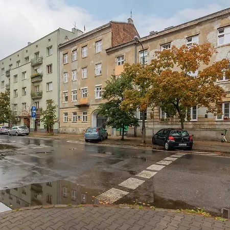 Cozy For 3 Guests Near Centrum Praskie Koneser By Renters *