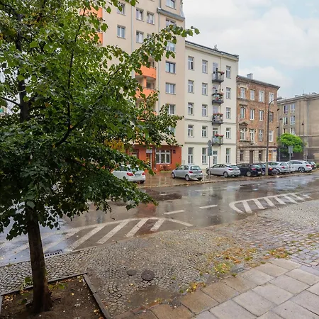 Cozy For 3 Guests Near Centrum Praskie Koneser By Renters Apartmán