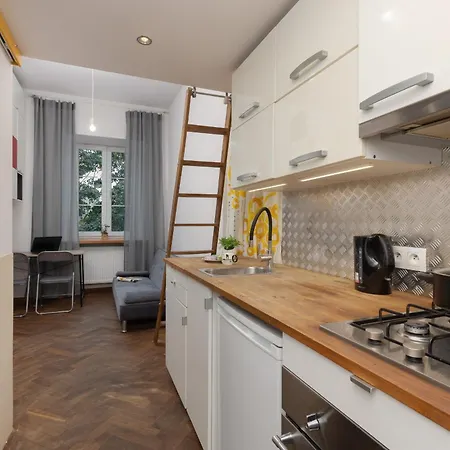 Cozy For 3 Guests Near Centrum Praskie Koneser By Renters *